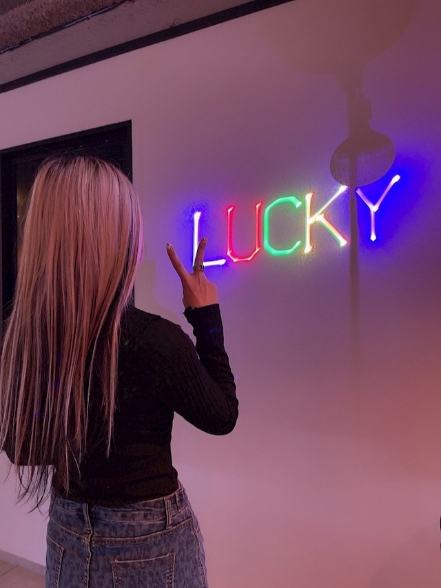 GIRLS BAR LUCKY（ラッキー） りおな