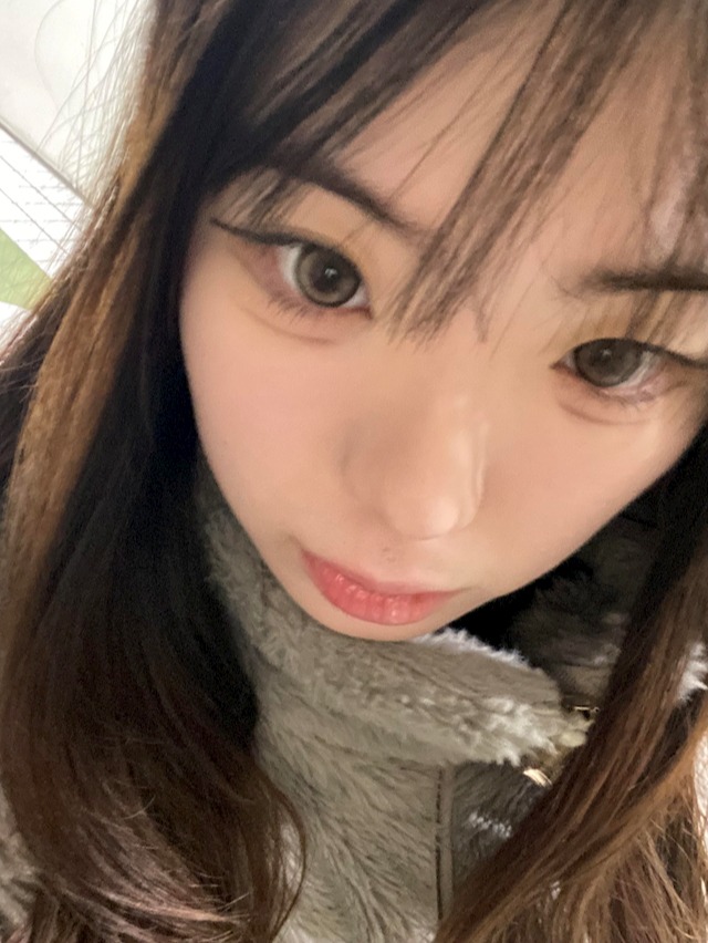 RE（アールイー） えみ