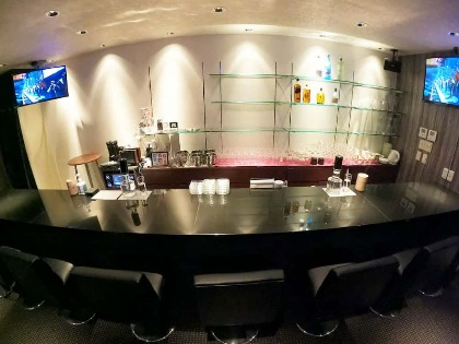 Snack Lounge First (ファースト)
