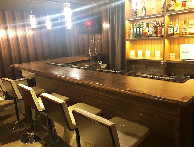 Girl’s bar Boo