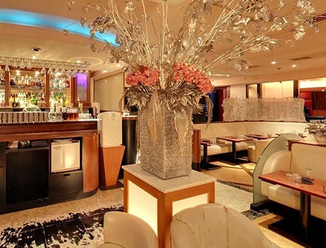 QUEEN'S CLUB(クイーンズクラブ)